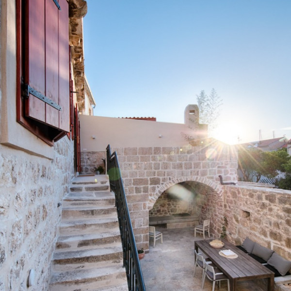 Villa Zdenka, Villa Zdenka Vis