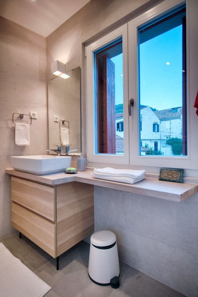 Villa Zdenka, Villa Zdenka Vis