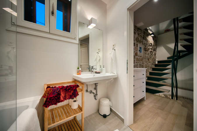 Villa Zdenka, Villa Zdenka Vis