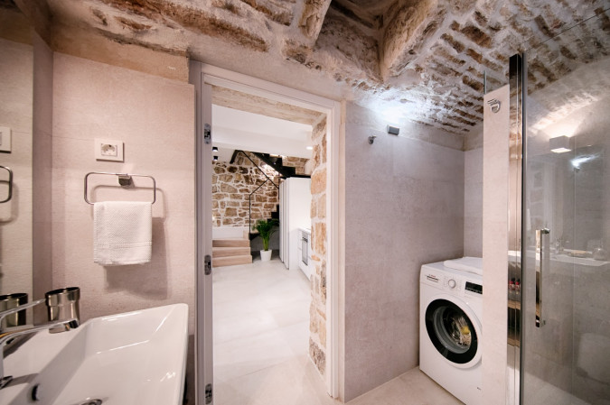 Villa Zdenka, Villa Zdenka Vis