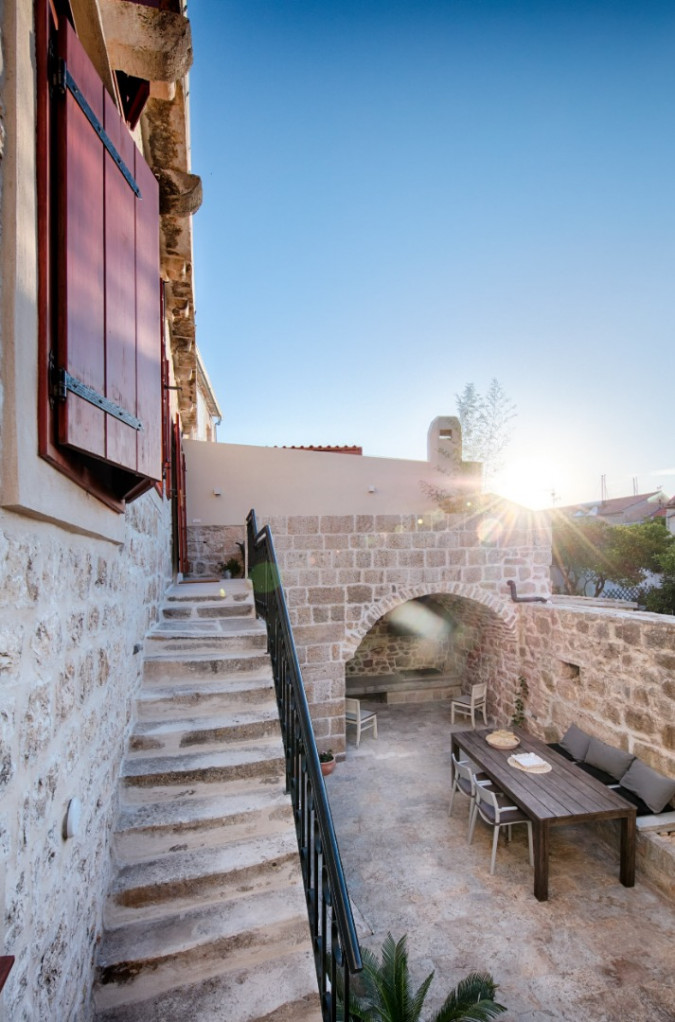 Villa Zdenka, Villa Zdenka Vis