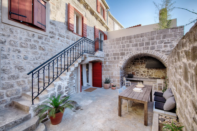 Villa Zdenka, Villa Zdenka Vis