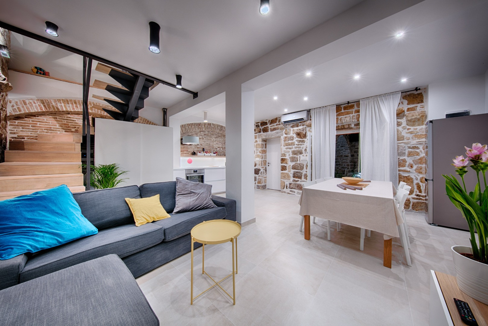 Villa Zdenka Apartments - Stone house in Kut on Vis, a 2-minute walk to the sea, with views of the Bay of Vis., Villa Zdenka Vis