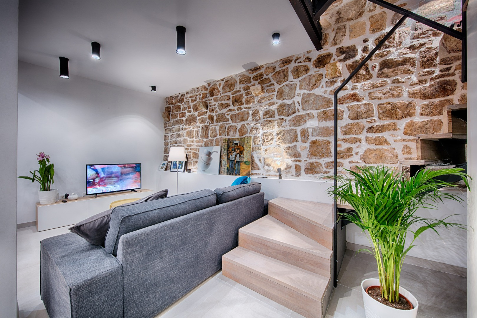 Villa Zdenka Apartments - Stone house in Kut on Vis, a 2-minute walk to the sea, with views of the Bay of Vis., Villa Zdenka Vis